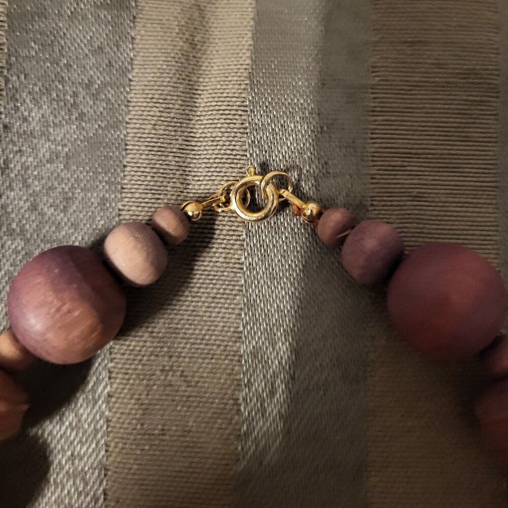 Vintage wood bead necklace - Picture 2 of 3